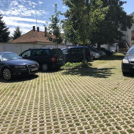 Zoeld Beka Apartmanok Koelcsey I Hajduszoboszlo Ngoại thất bức ảnh