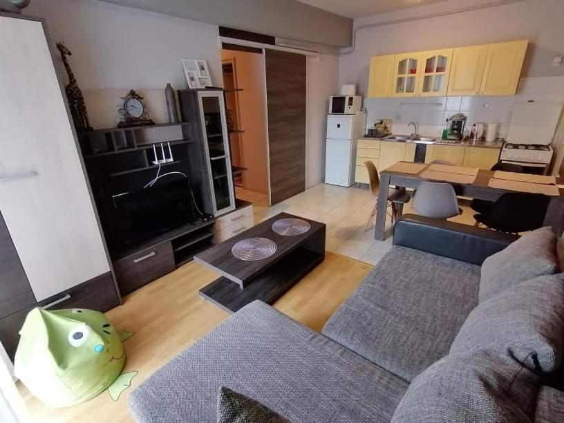 Zoeld Beka Apartmanok Koelcsey I Hajduszoboszlo Ngoại thất bức ảnh