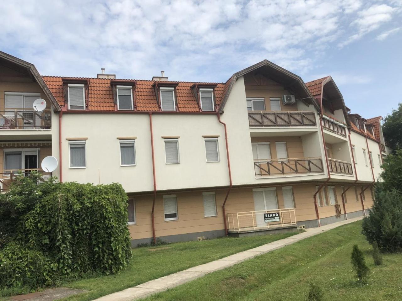 Zoeld Beka Apartmanok Koelcsey I Hajduszoboszlo Ngoại thất bức ảnh